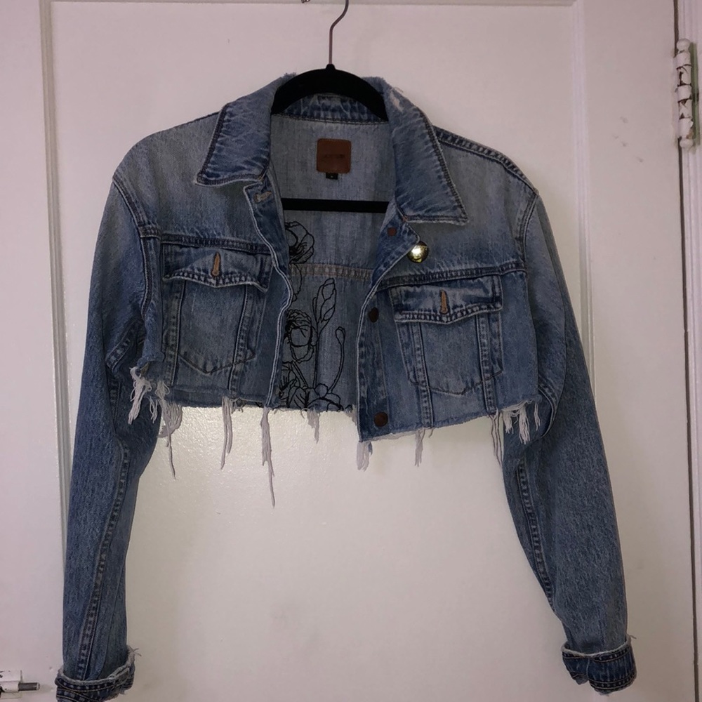 Cropped denim jacket